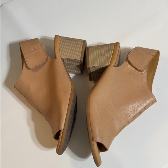 Kork-Ease Tan Open-Toe Mules - Picture 5 of 8